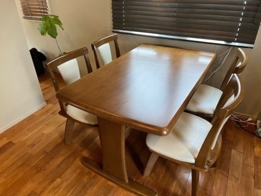 中古ダイニングテーブル+回転チェア4脚セット(決まりました)