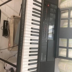 カシオ　電子ピアノキーボードとスタンドの画像