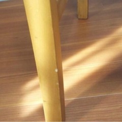 木製のダイニングチェアの画像