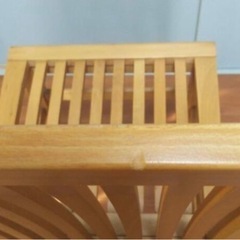 木製のダイニングチェアの画像