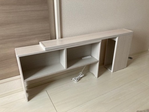 伸縮ヘッドボード白　幅100〜140cm 二口コンセント付き
