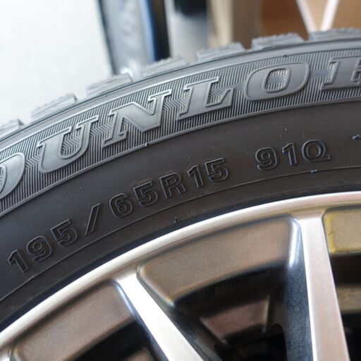 ダンロップ スタッドレスタイヤ 2019年製 WM01 195/65R15 アルミホイール付き 4本セット 5H 6.0J 114.3