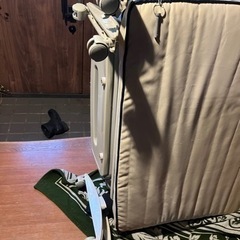 折りたたみ簡易ベットの画像