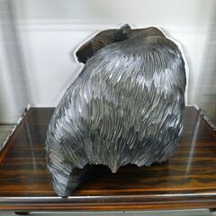熊の置物 木彫り 彫刻 幅35x奥行21x高さ22cm オブジェ インテリア クマ 台座セット 苫小牧西店の画像