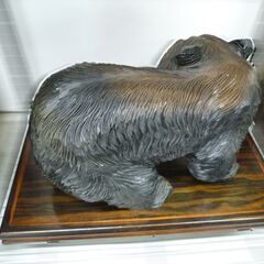 熊の置物 木彫り 彫刻 幅35x奥行21x高さ22cm オブジェ インテリア クマ 台座セット 苫小牧西店の画像