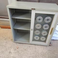 スチール製の本箱整理棚もしくは物置用として