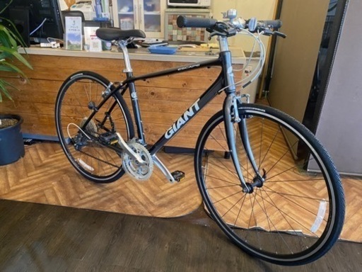 【GIANT ESCAPE R3】クロスバイク　3x8sp 700c