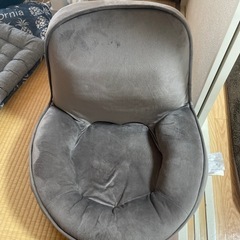 やさしく包み込むバケット座椅子