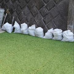 【引取限定】庭の残土、石などの画像