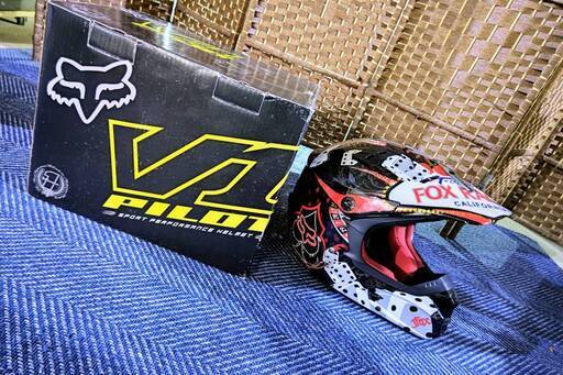 【☆未使用品☆FOX フォックス バイク ヘルメット SNELL V1 DOT】
