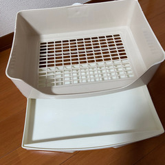うさぎ用トイレ と 牧草ボックス のセットの画像