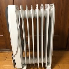 DeLonghi H770812EFSN オイルヒーターの画像