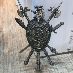 壁掛け オブジェ 飾り 中世 盾 剣 金属製 置き飾り シールド...
