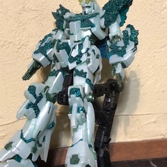 ユニコーンガンダム結晶化　ガンプラ　プラモデルの画像
