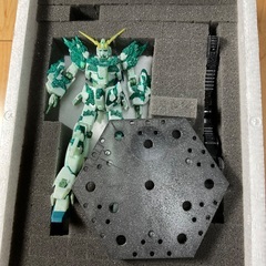 ユニコーンガンダム結晶化　ガンプラ　プラモデルの画像