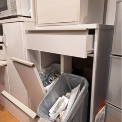 【決定済】食器棚　ゴミ箱　無料で差し上げますの画像