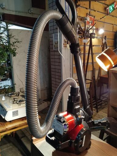東芝　トルネードサイクロン式クリーナー　掃除機　2019年製造