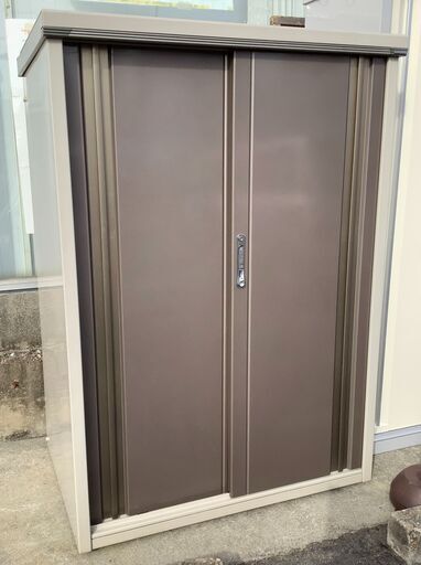 TAKUBO 田窪工業所 物置 収納棚 カギあり スライド扉 屋外用【ユーズドユーズ名古屋天白店】J2356