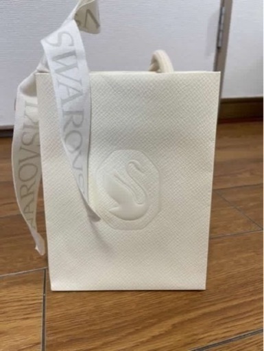 スワロスフキー Dazzling swan