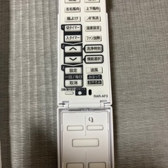 日立エアコンリモコン　の画像