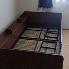 ✨激安価格✨設置のみ未使用品✨シングルベッド フレーム +でマッ...