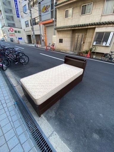 ?シングルベッド引き出し４つ?大阪市内配達設置無料??保証有り