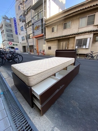 ?シングルベッド引き出し４つ?大阪市内配達設置無料??保証有り