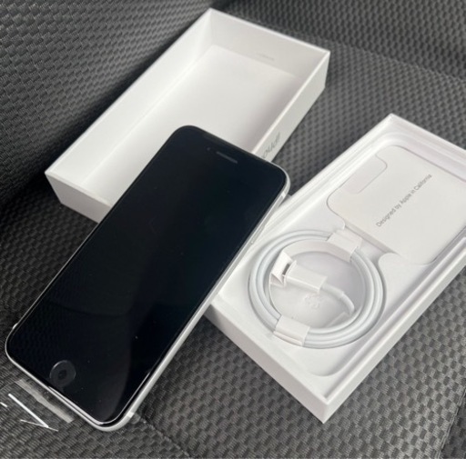 【新品未使用！】iPhone SE ホワイト　64GB