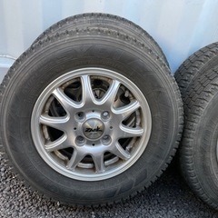 中古スタッドレスタイヤ・ホイール4本セット 145R12LT 軽...