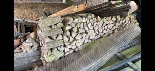 薪（種類画像で判断してください）300kg（軽トラ満タンくらい）