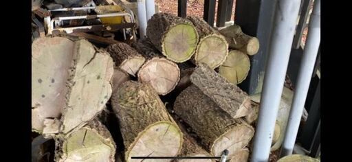 薪（種類画像で判断してください）300kg（軽トラ満タンくらい）