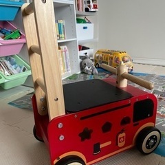 知育玩具　木のおもちゃ　消防車手押し車の画像