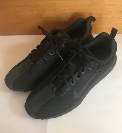 NIKE スニーカー　ジョギングシューズ　ナイキ　新品に近いです