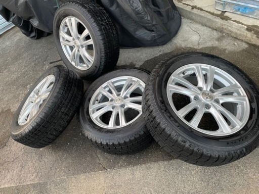 TOYO GARIT G5 215/60/16 スタッドレス　バリ山
