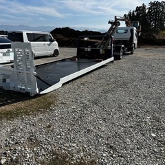 三菱FUSO ブルーテックキャンター　積載車の画像