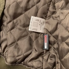 カーキ色　ジャケットの画像
