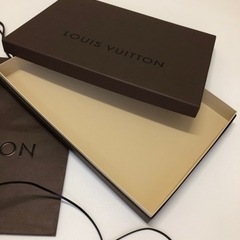 LOUIS  VUITTON   空箱　紙袋の画像
