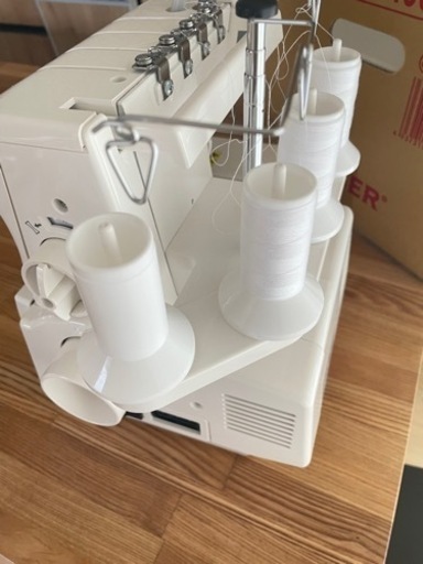 値下げ中！ロックミシン フットコントローラー付き