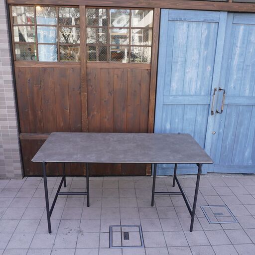 moda en casa(モーダ・エン・カーサ)のpipa tableです！薄型のセラミック天板とメタル脚がスタイリッシュでモダンな印