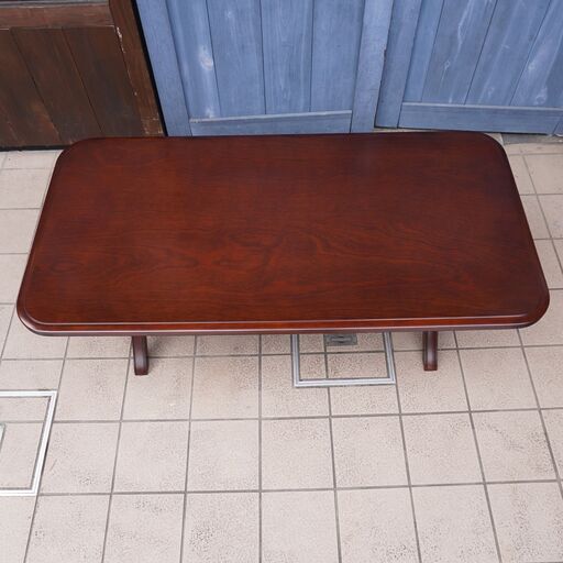 IDC OTSUKA(大塚家具)取扱いの高級家具ブランドMORISHIGE(モリシゲ)よりフローラ センターテーブルです。深みがあり艶