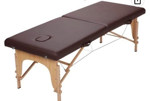 施術ベッドとフェイスペーパータオル