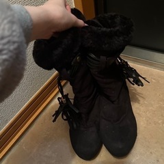 急募！黒ブーツ　ファー付きの画像