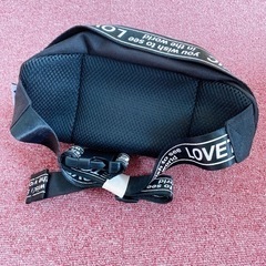 LOVETOXIC×FILAのコラボバッグ  ウエストポーチ ウエストバッグ 斜めがけショルダー の画像
