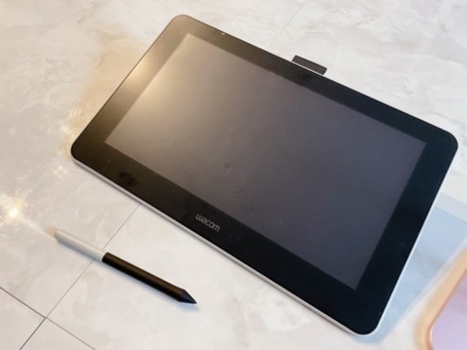 wacom one 液晶タブレット　イラストタブレット