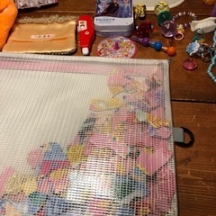 細々したオモチャの画像