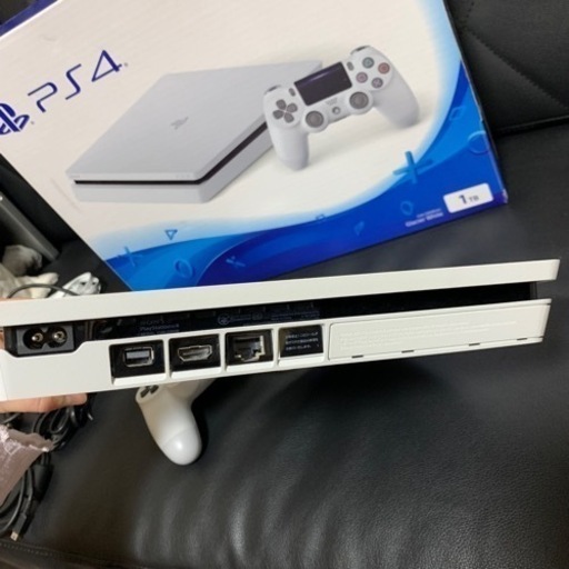 早い者勝ち！SONY PlayStation4 ホワイト 1TB  CUH-2200BB02
