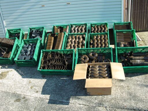 手渡し限定！写真のもの全部出品します！屋根の雨樋関連一式、集水器