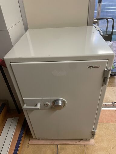 【値下げしました】耐火金庫　KingCROWN　KC52-2D　中古
