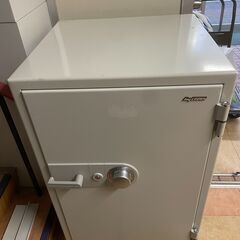 【値下げしました】耐火金庫　KingCROWN　KC52-2D　中古