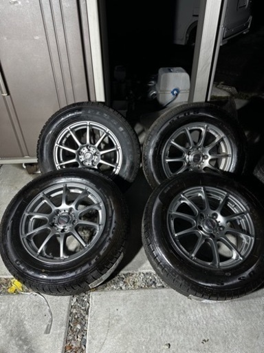 スタッドレスタイヤ新品未使用　タイヤシール付き